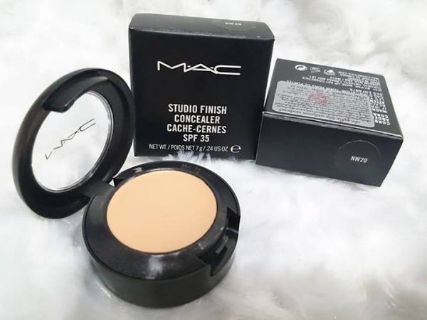 Studio finish concealer cache cearns spf35