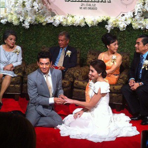 วุ้นเส้น-ชาคริต