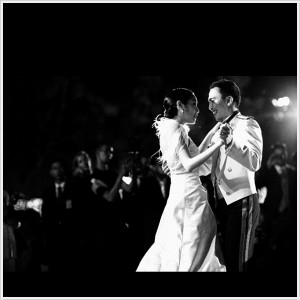 ผู้พันดอลล่าร์ และ คุณหญิงแมงมุมเปิดฟลอร์