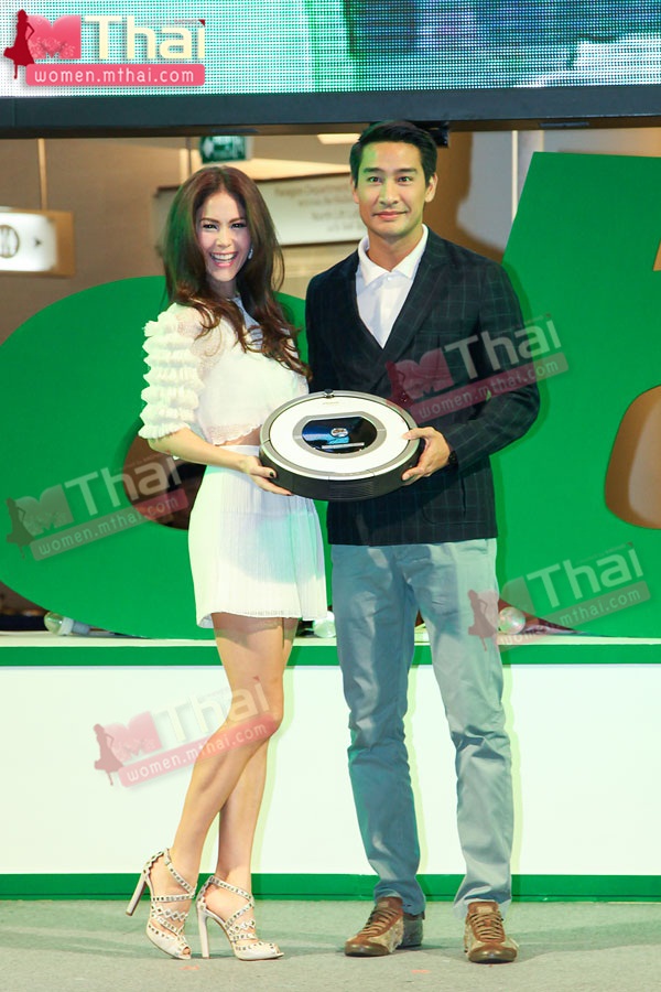 พอลล่า เทเลอร์ และ ป้อง ณวัฒน์ กับ iRobot 