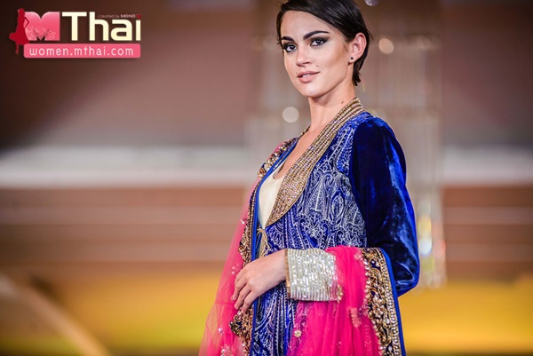 แฟชั่นโชว์ ชุดส่าหรี