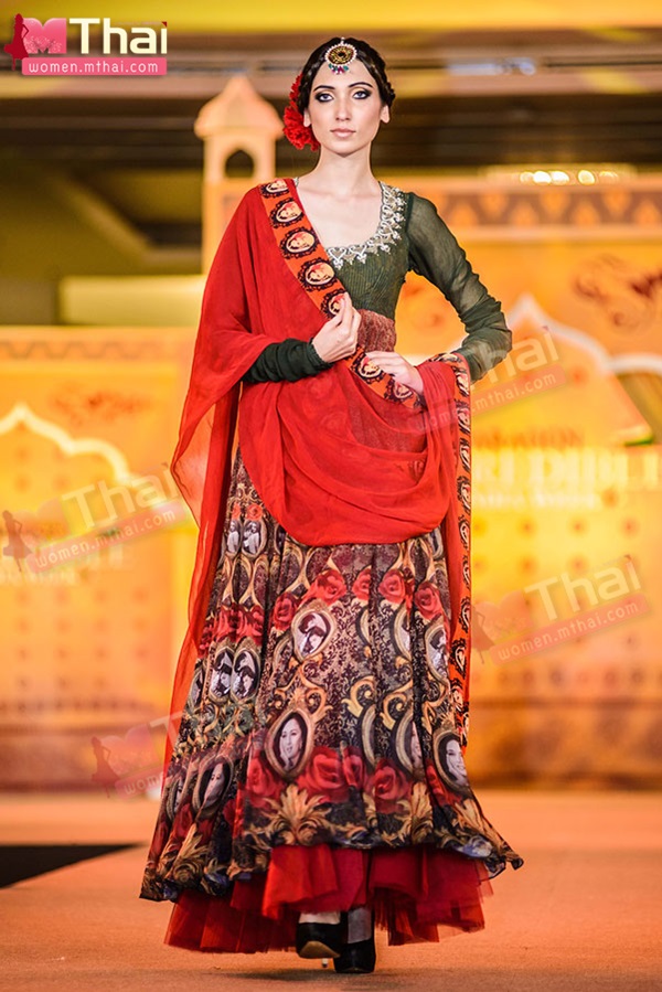 แฟชั่นโชว์ ชุดส่าหรี