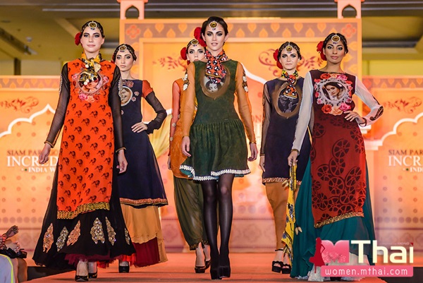 แฟชั่นโชว์ ชุดส่าหรี