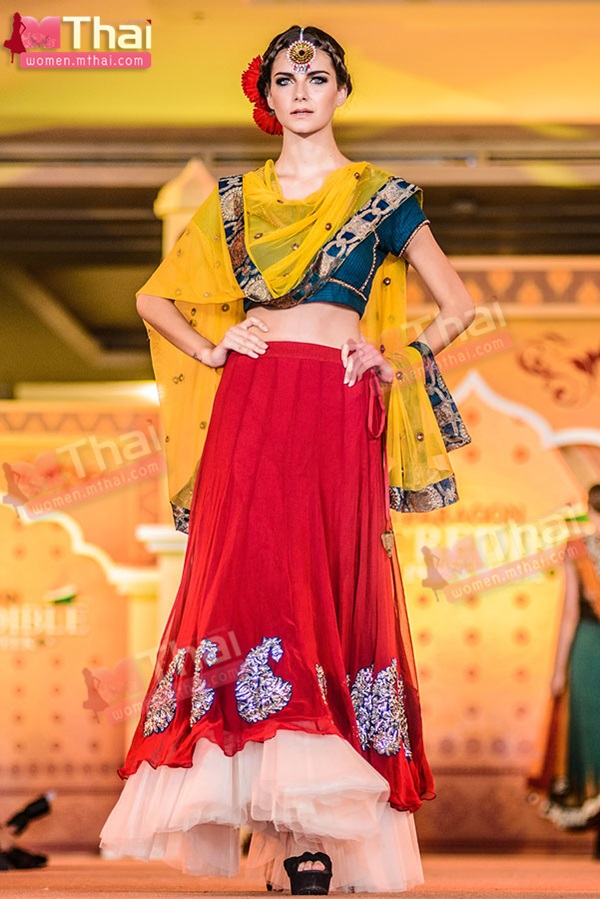 แฟชั่นโชว์ ชุดส่าหรี