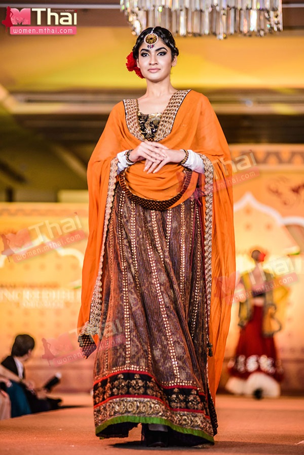 แฟชั่นโชว์ ชุดส่าหรี