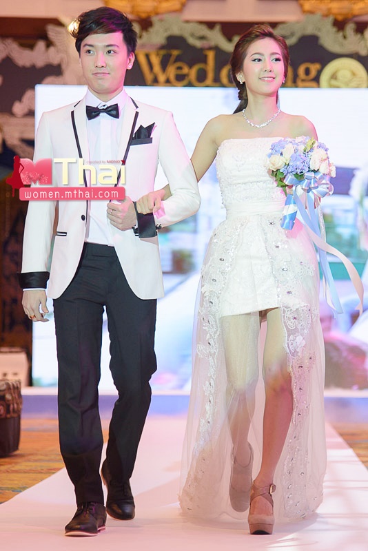 แฟชั่นโชว์ ชุดแต่งงาน
