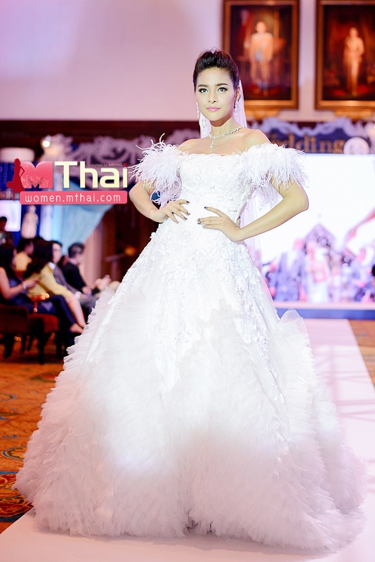 แฟชั่นโชว์ ชุดแต่งงาน