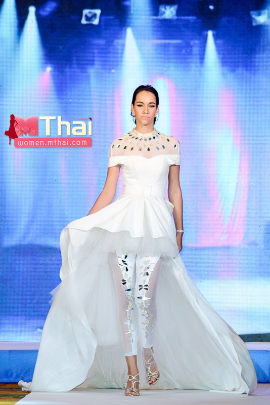 แฟชั่นโชว์ ชุดแต่งงาน