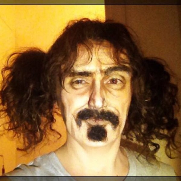 ผู้หญิงแต่งหน้าเป็นผู้ชาย