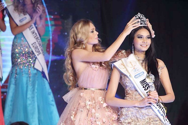 เฟิร์ส ภัทราพร 