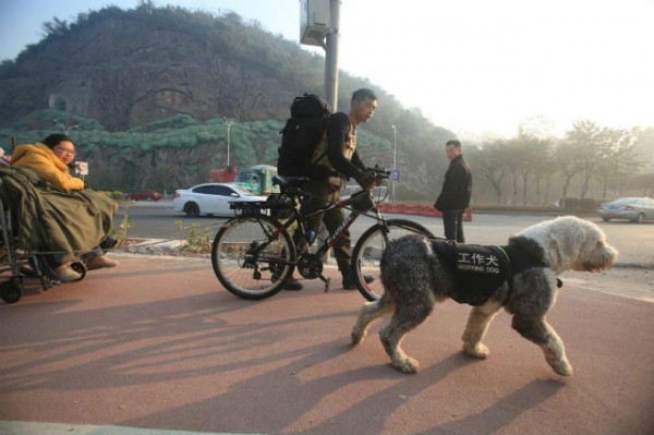 ถิง อี้โจว และแฟนสาว