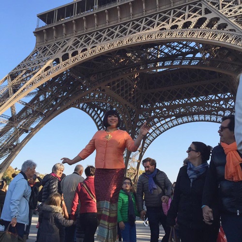 ชุดไทย ครูลิลลี่