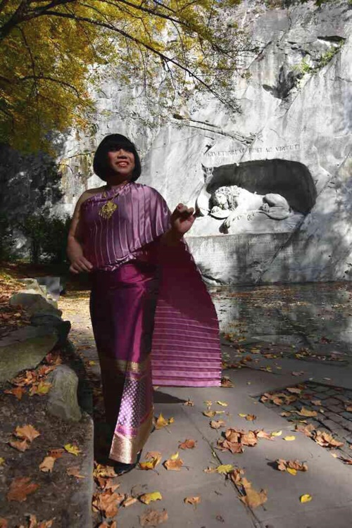 ชุดไทย ครูลิลลี่