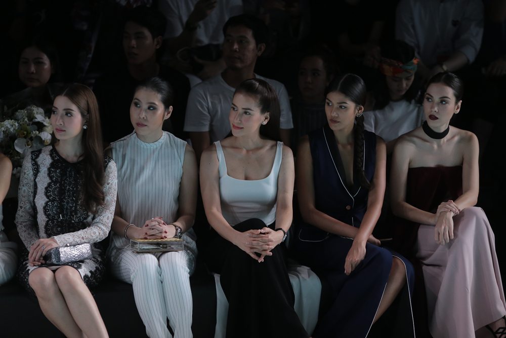 33. บรรยากาศริมขอบรันเวย์