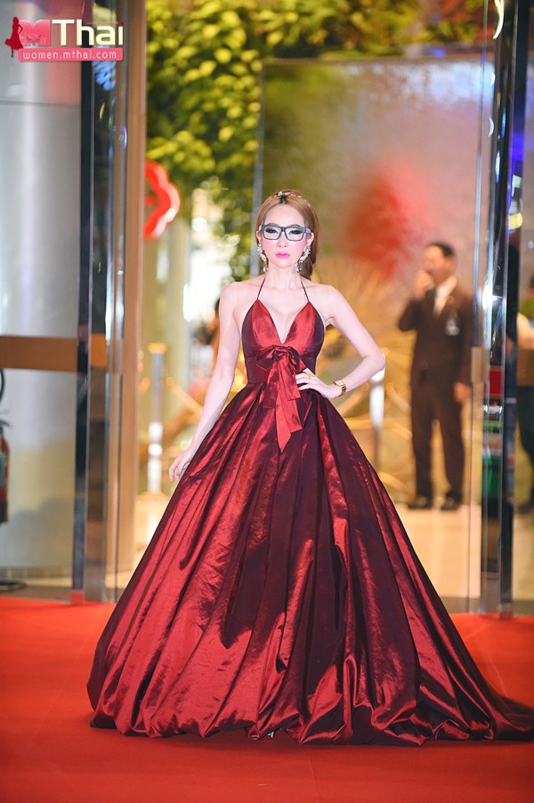 นิกกี้ ณัฐณิชา สกุลจารุพงศ์ 