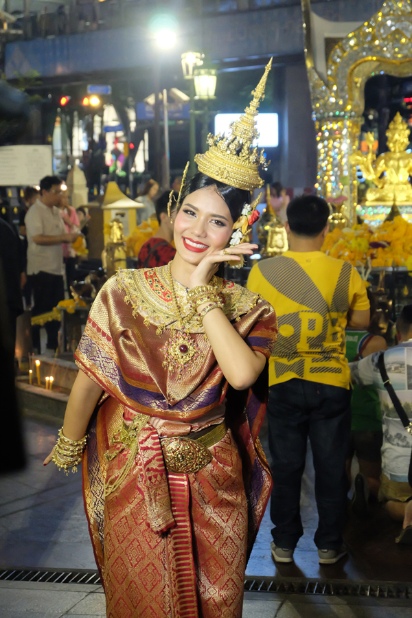 รำถวายสักการะ 