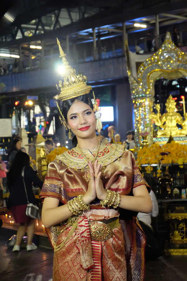 รำถวายสักการะ 