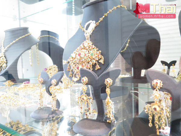 จะพิธีไทย ชุดเครื่องประดับไทยต้องมาสิคะ