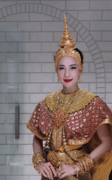 สวยอลังในชุดไทย 