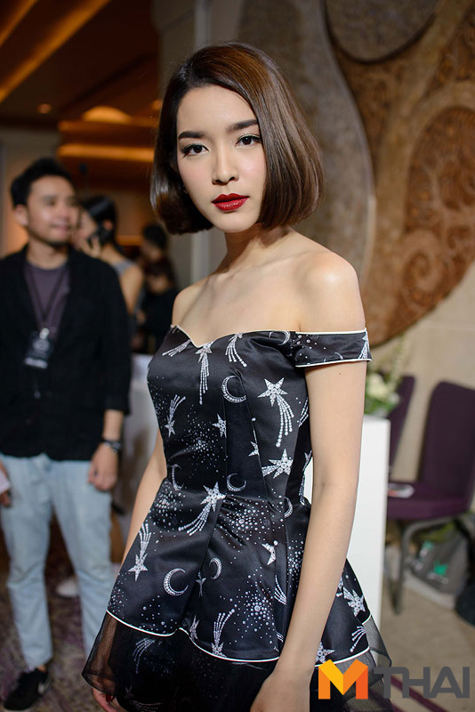 โม มนชนก 