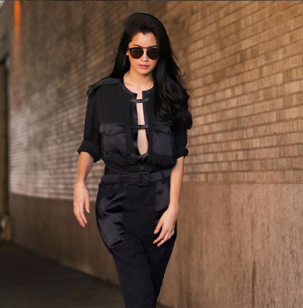 ปูในชุดจากแบรนด์ Tom Ford