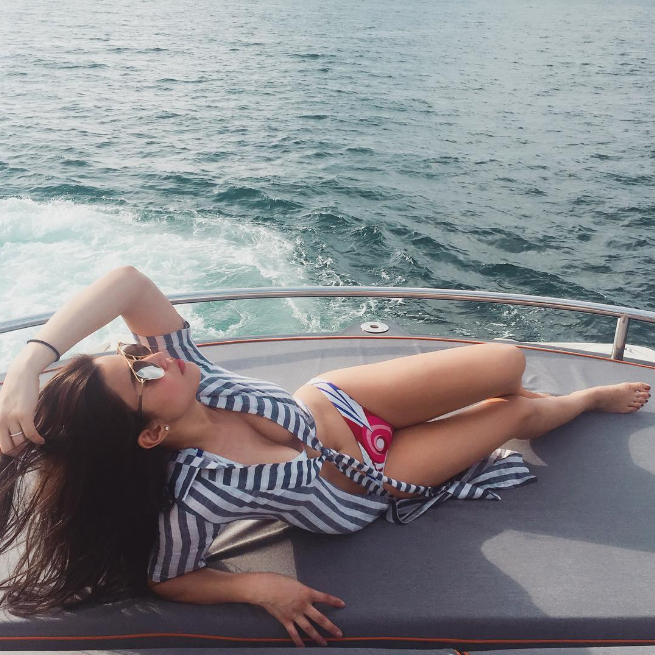 ท่าโพสริมทะเล