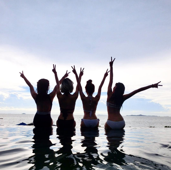 ท่าโพสริมทะเล