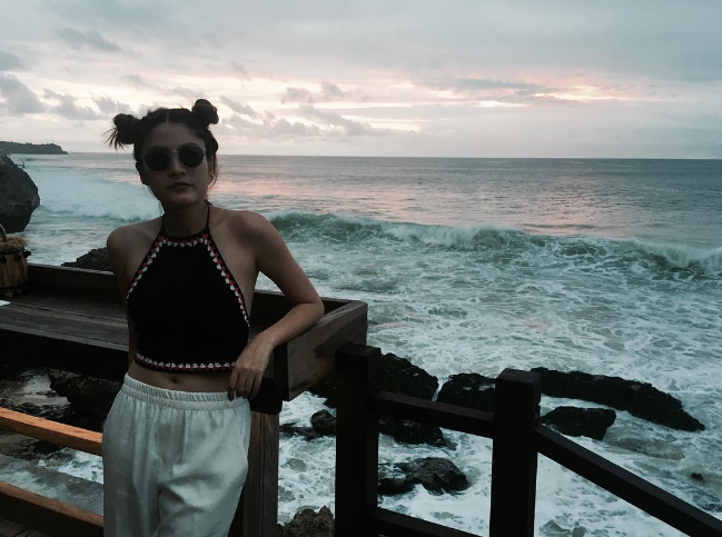 ท่าโพสริมทะเล