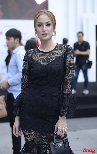 ขวัญ อุษามณี