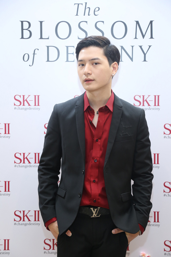  คริส - พีรวัส แสงโพธิรัตน์ 