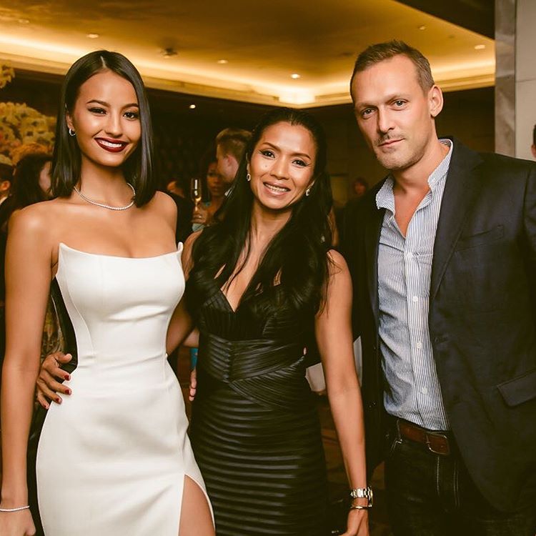 แต่งหน้าสวยหรูดูแพง