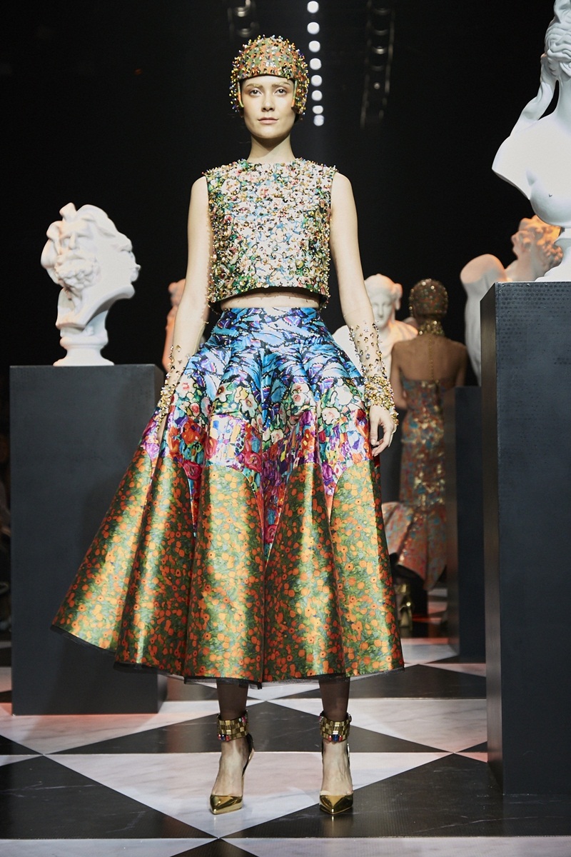 มารีญา พูลเลิศลาภ