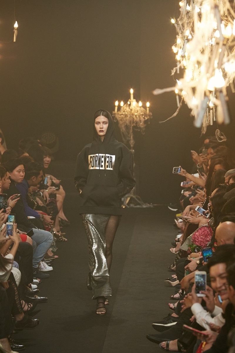 มารีญา พูลเลิศลาภ