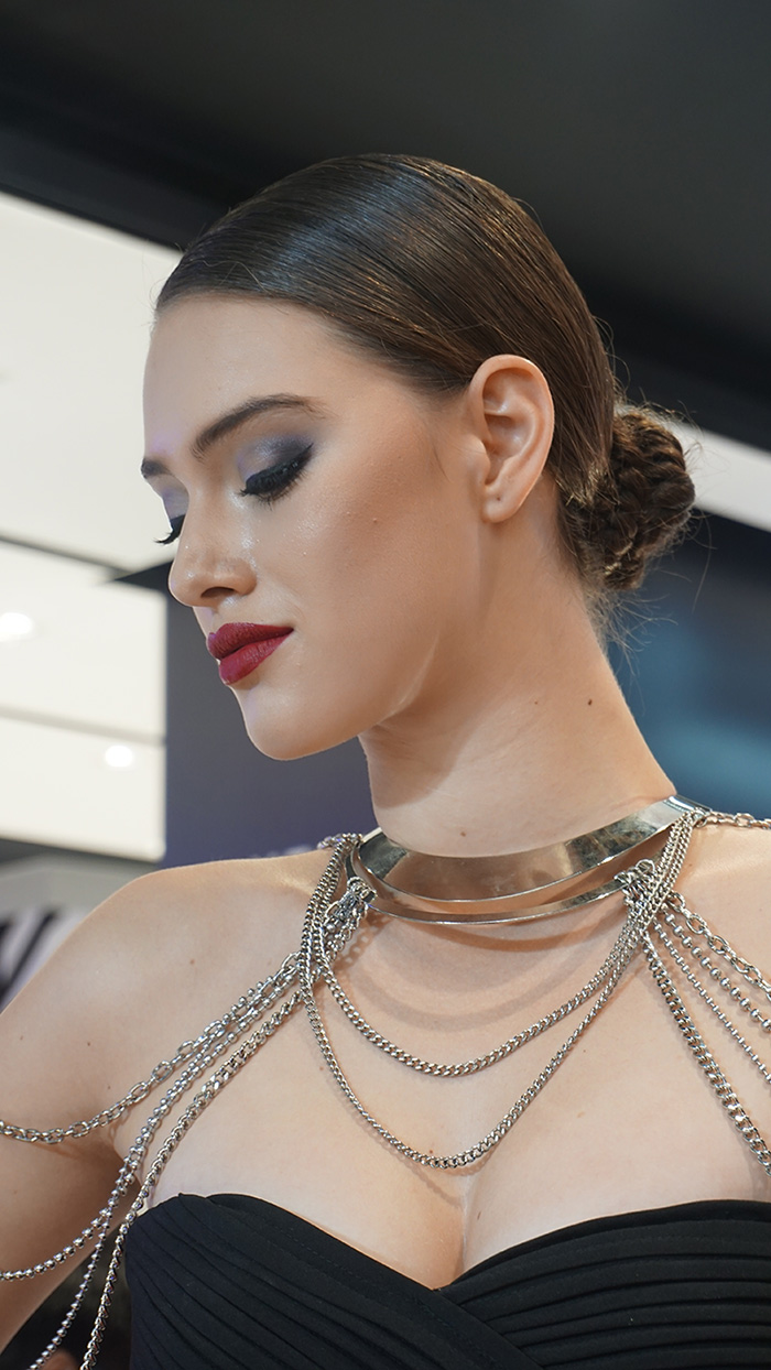  ทาปากแดง