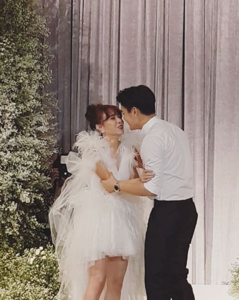 ชุดแต่งงาน แอปเปิ้ล