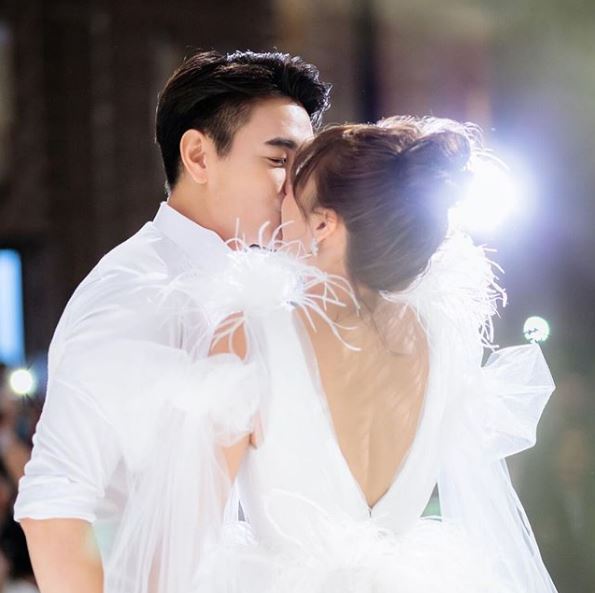 ชุดแต่งงาน แอปเปิ้ล