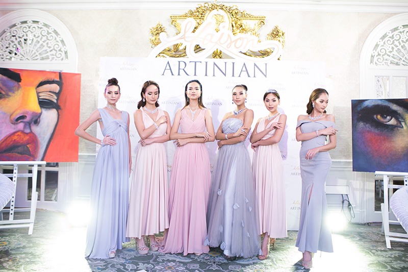 แฟชั่นโชว์เครื่องเพชร