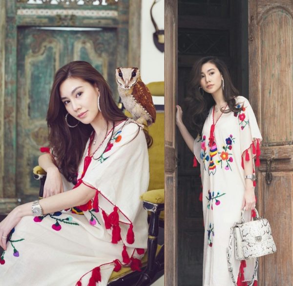 เดรสขาวลายปัก