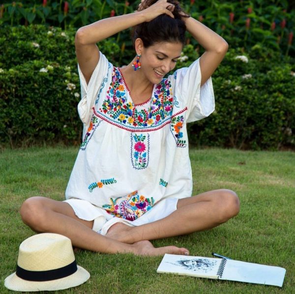 เดรสขาวลายปัก