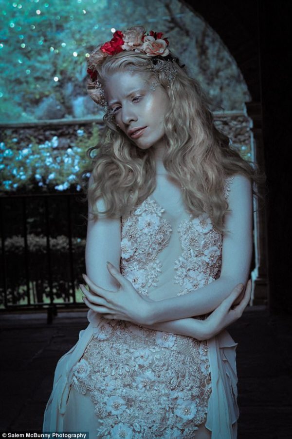 นางแบบผิวเผือก