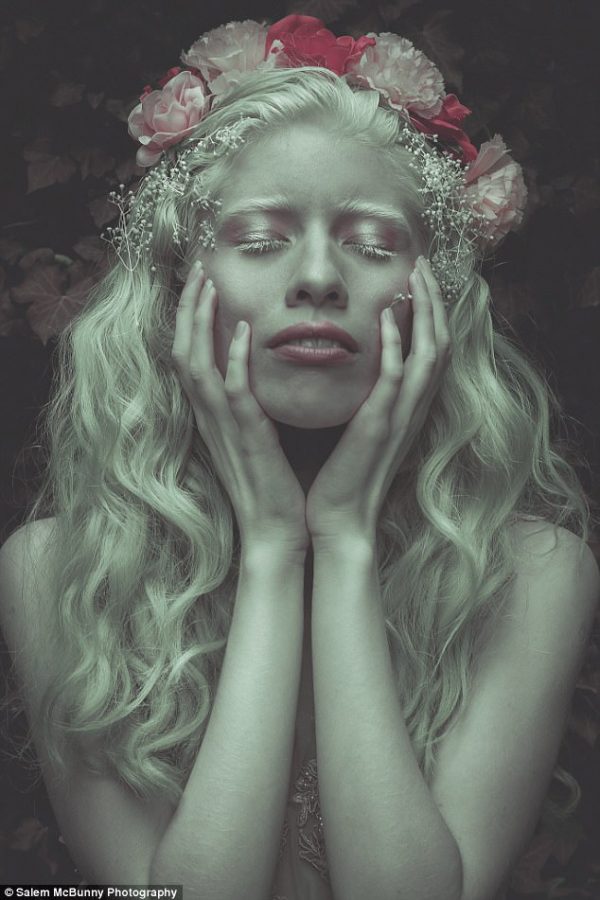 นางแบบผิวเผือก