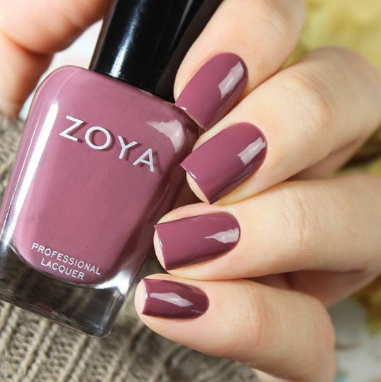 ทาเล็บสีม่วง