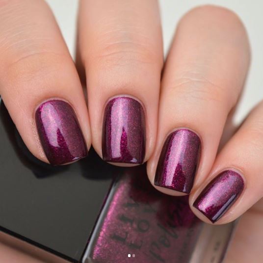 ทาเล็บสีม่วง