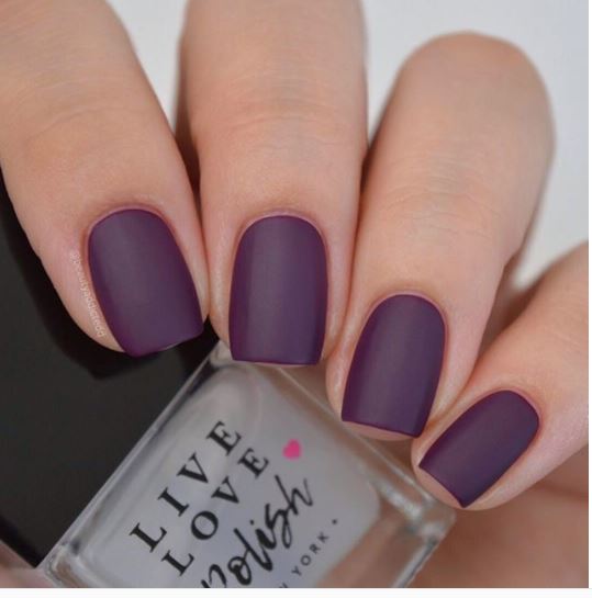 ทาเล็บสีม่วง