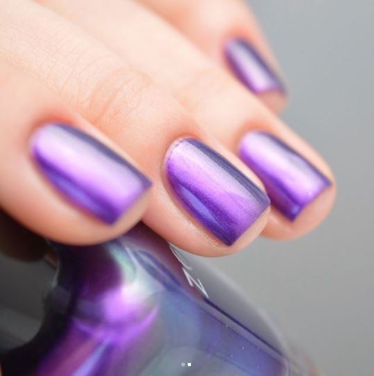 ทาเล็บสีม่วง