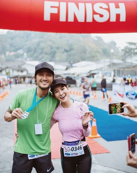 คู่รักดาราคบนาน