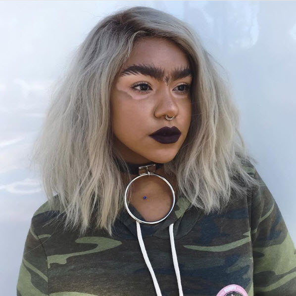 นางแบบแปลก 