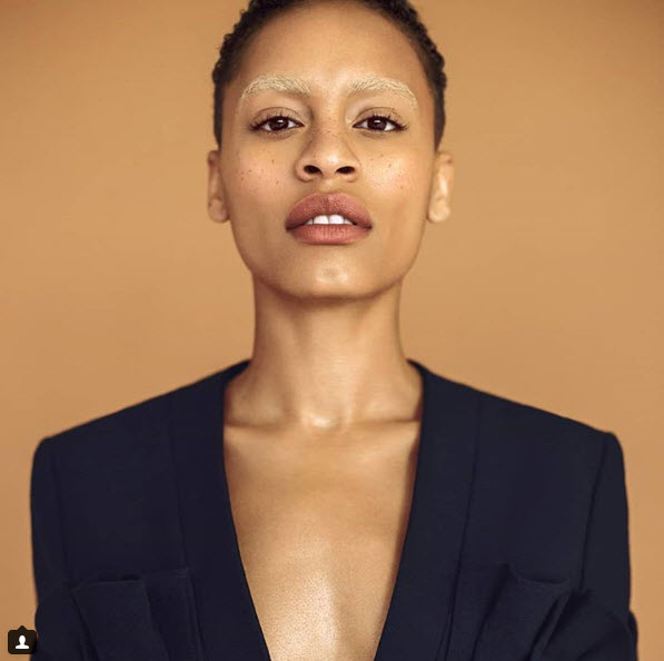 นางแบบแปลก 