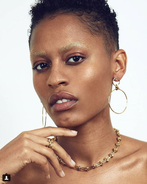 นางแบบแปลก 