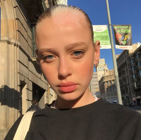 นางแบบแปลก 